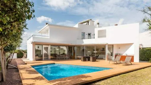 Exclusive villa with pool and inspiring sea views Exclusive villa with pool and inspiring sea views